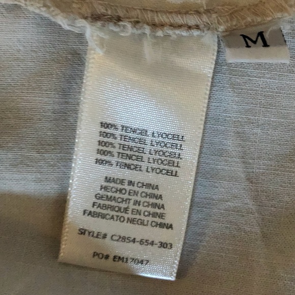 Cloth & Stone Light Button-Down Tank - Picture 5 of 7